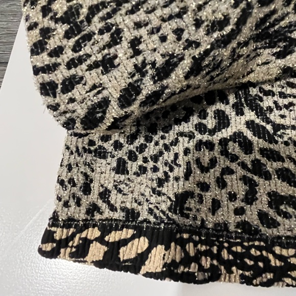 BEBE Stretch Nylon/Spandex w/Gold Metallic Accents Cap Sleeve “V”Neck Mini Dress - Picture 10 of 10